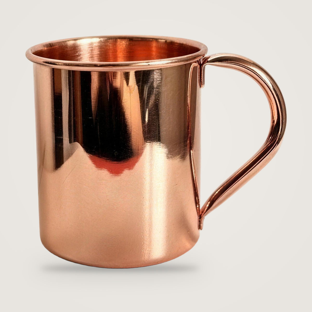 Hammered copper-finish mug, Smooth 400ml option, on a plain light grey background